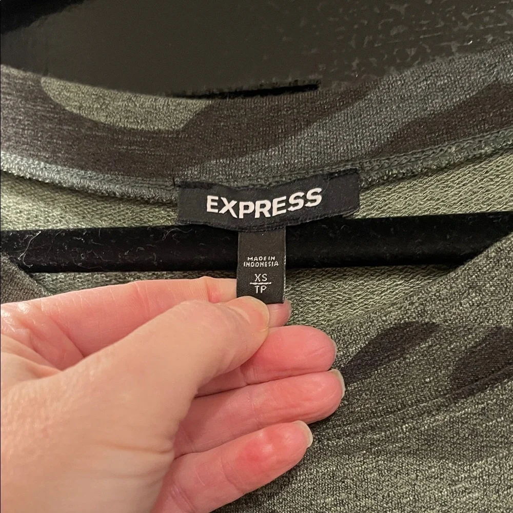 Express camo drawstring jumpsuit - Picture 2 of 3